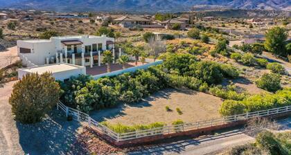 New Pebble Tech Pool & Manual timer on Spa, Red Rock Views @ 7J Ranch
