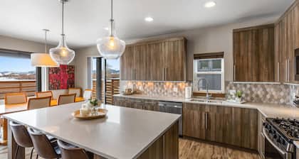 Luxury Accommodations on the Park with Big Mountain Views