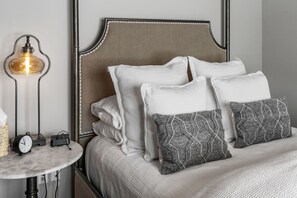 3 bedrooms, iron/ironing board, free WiFi, bed sheets - Luxury Accommodations on the Park  with Big Mountain Views  (Bozeman)