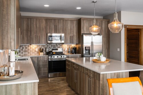 Luxury Accommodations on the Park  with Big Mountain Views 