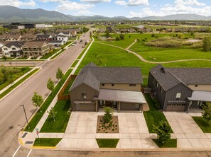 Exterior - Luxury Accommodations on the Park  with Big Mountain Views  (Bozeman)