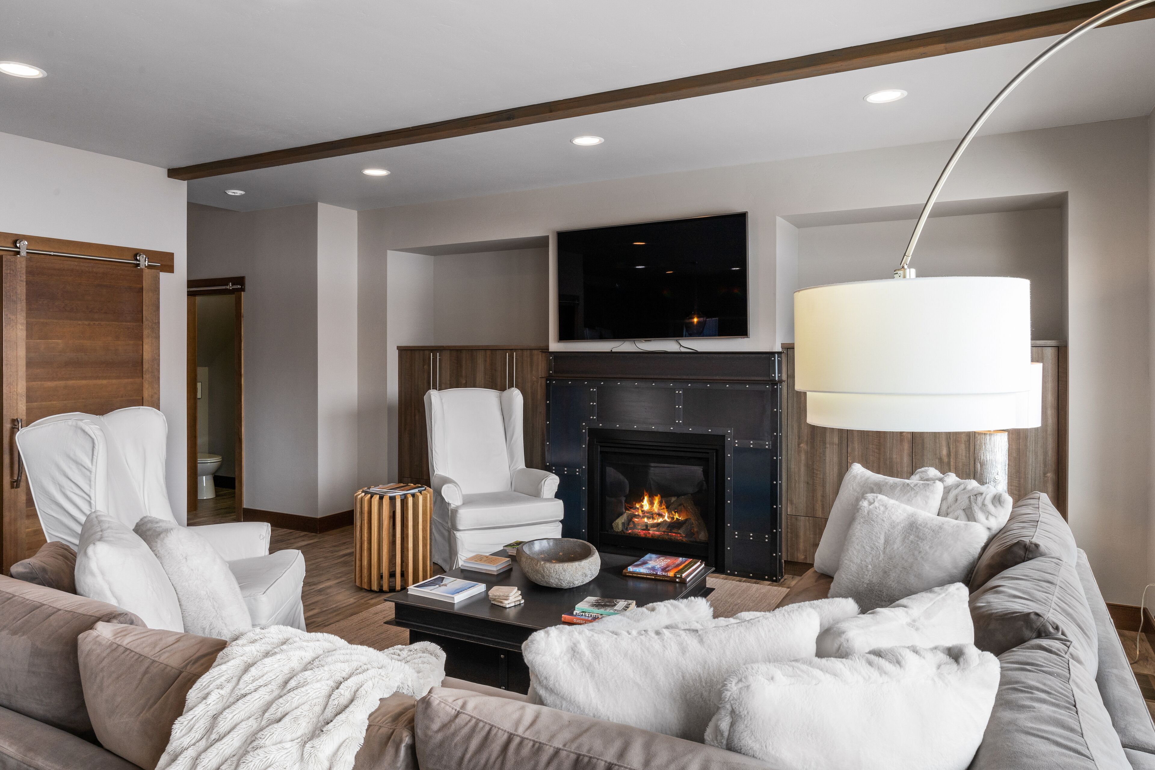 Luxury Accommodations on the Park  with Big Mountain Views 