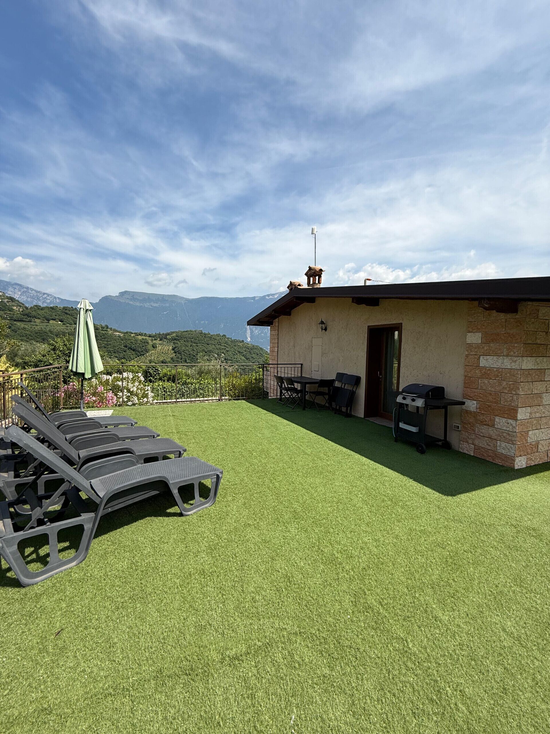 屋外ダイニングエリア