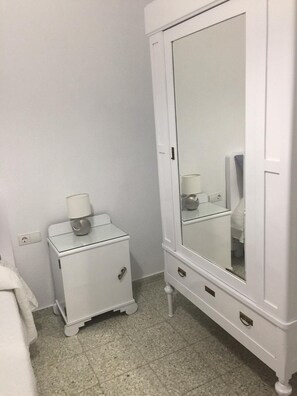 Haartrockner, Handtücher, Seife, Shampoo