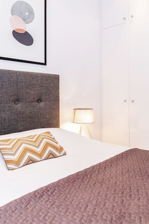 Luxury Apartment, 2 Bedrooms, City View | 2 bedrooms, premium bedding, desk, iron/ironing board - Harrods Luxury Apartments (London)