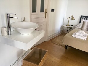 2 chambres, fer et planche à repasser, lit parapluie, Wi-Fi gratuit