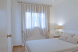 4 chambres, fer et planche à repasser, Wi-Fi gratuit, draps fournis