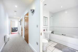 Hårtork och handdukar