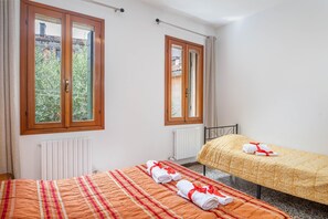 2 habitaciones, tabla de planchar con plancha y wifi gratis 
