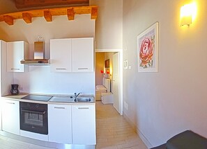 Fridge, oven, dishwasher, coffee/tea maker
