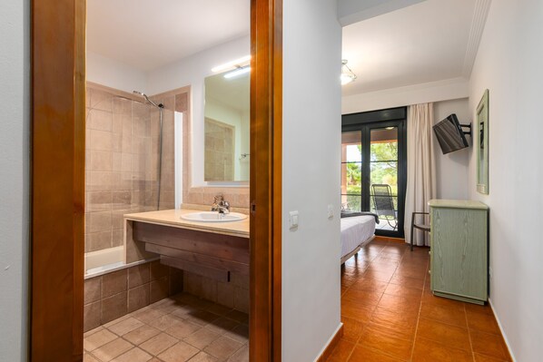 2 dormitoris, planxa i posts de planxar, wifi gratuïta i roba de llit 