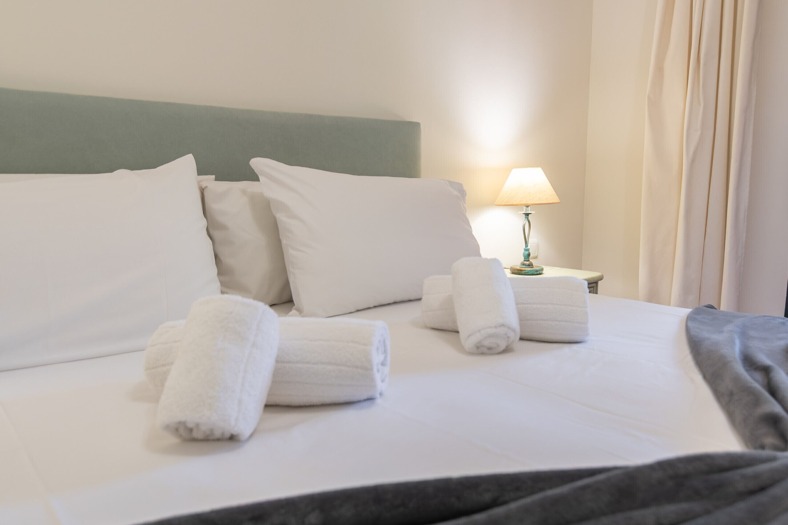 2 عدّة غرف نوم ومكواة/لوح كي وواي فاي مجانًا وملاءات أسرّة