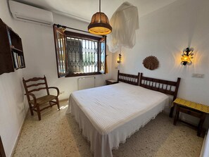 2 sovrum, strykjärn/strykbräda och sängkläder