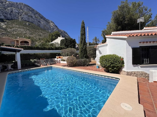 Beautiful holiday home with private pool and sea-view