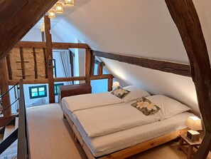 1 bedroom, desk, iron/ironing board, travel crib - Fantastic Eifel apartment for 3 people with sauna, countryhouse garden & terrace (Antweiler)