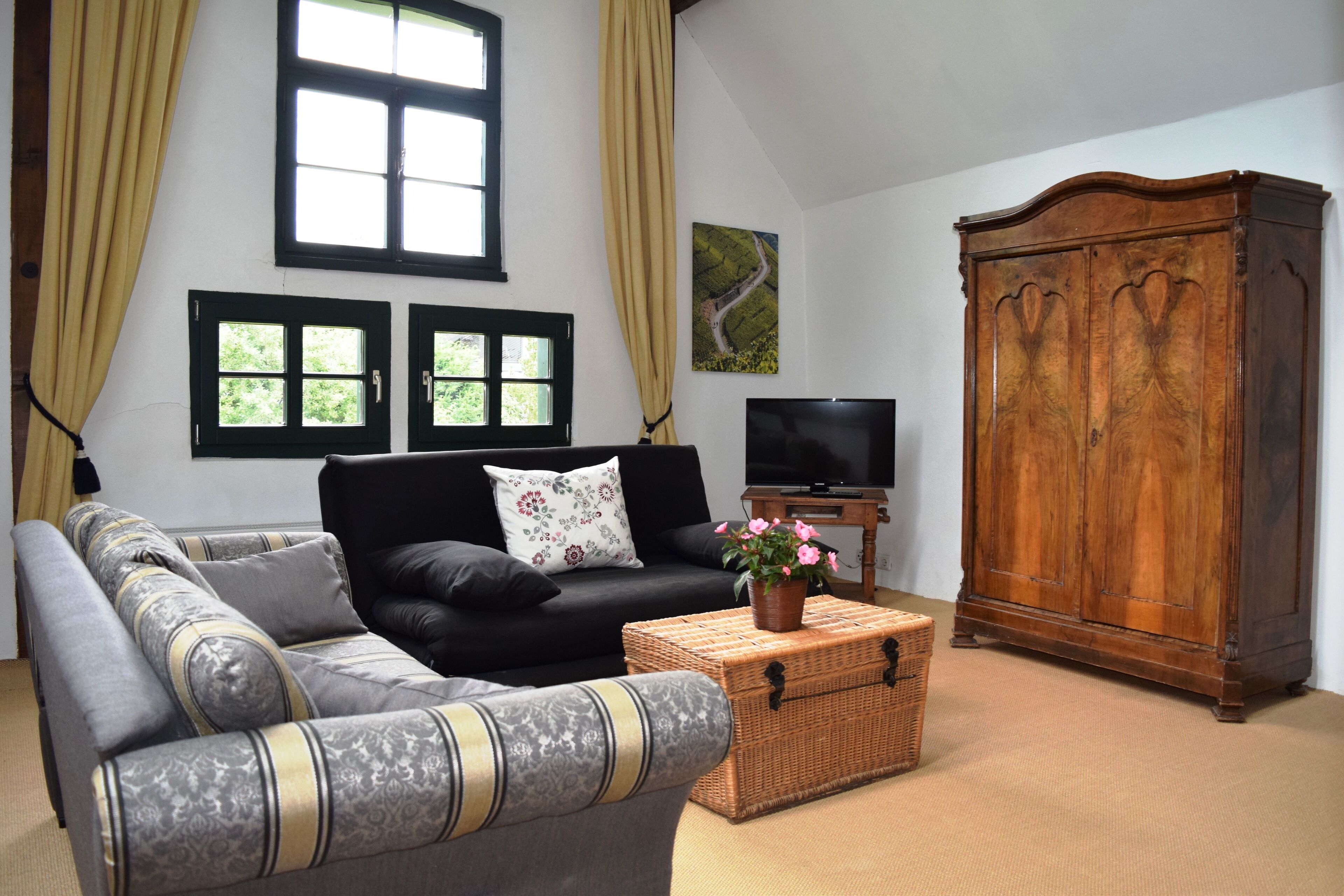 Magical loft apartment in a historic country house for 2-3 people. idyllic garden
