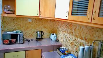 Comfort Apartment, 3 Bedrooms | Dapur peribadi | Peti sejuk, ketuhar gelombang mikro, dapur, pembancuh kopi/teh