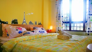 Comfort Apartment, 3 Bedrooms | 3 bilik tidur, bar mini percuma, peti besi dalam bilik, meja 