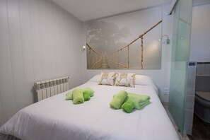 4 bedrooms, iron/ironing board, free WiFi