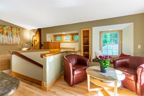 Interior - Berkshire Village Carriage House - Super Private!! (Lanesborough)