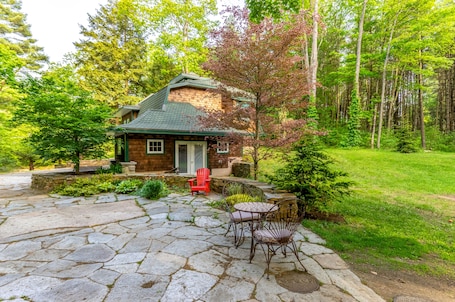 Terrace/patio. Berkshire Village Carriage House - Super Private!!