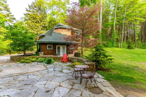 Berkshire Village Carriage House - Super Private!!