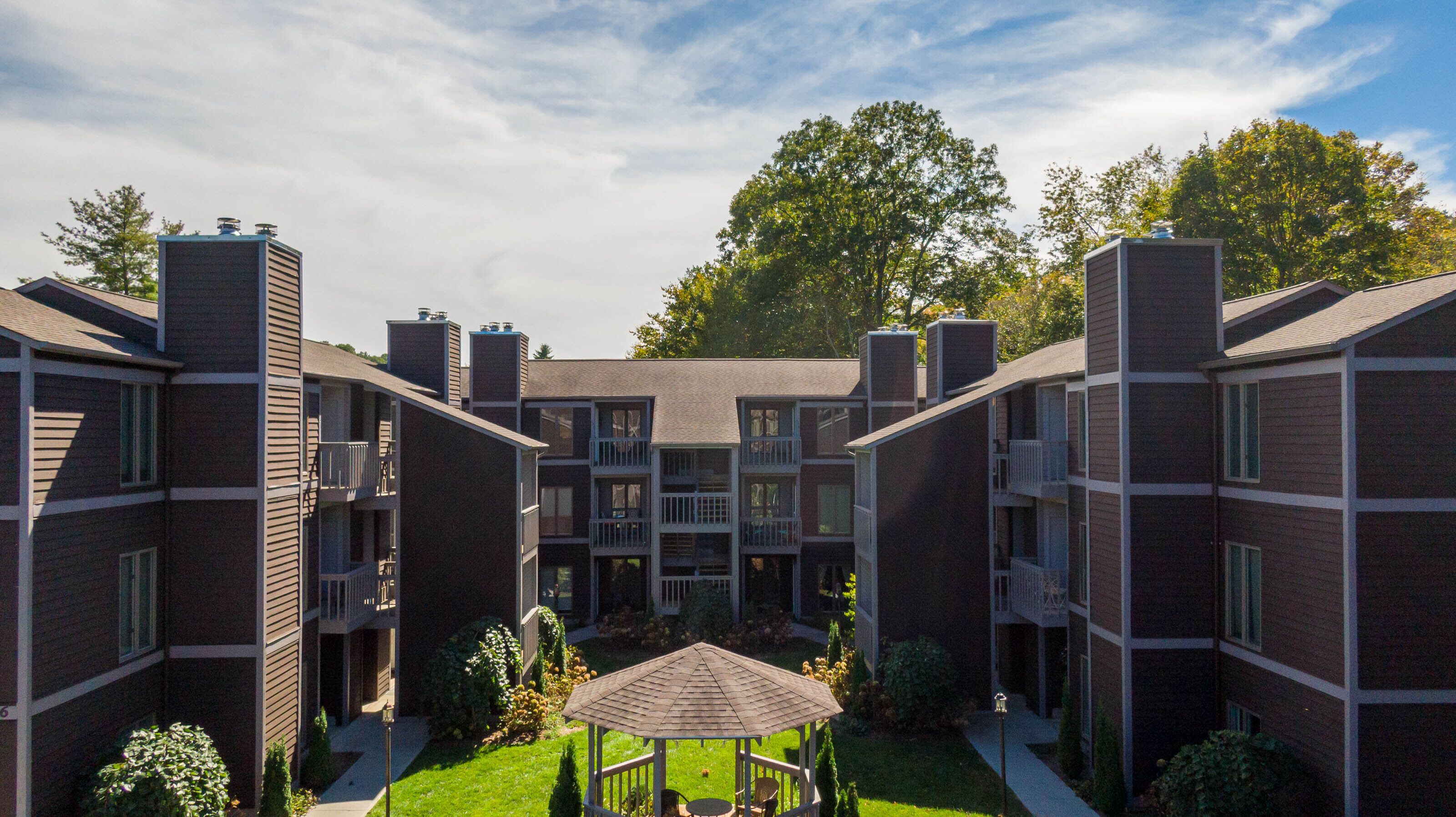 Bear Break - 2br 2ba Condo - Walk to Downtown Blowing Rock - Two Master Suites