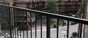 Downtown Gatlinburg Condo Walk to all the attractions in Downtown Gatlinburg!
