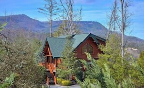 Exterior - Gamblers Cove, Pigeon Forge Cabin, Mountain View, pool table, Arcade Game (Pigeon Forge)