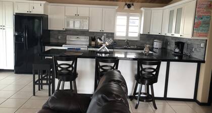 "Canal-Front Paradise in Big Pine Key-Relax &Explore the keys"