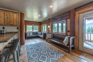 Smart TV, fireplace, DVD player, offices