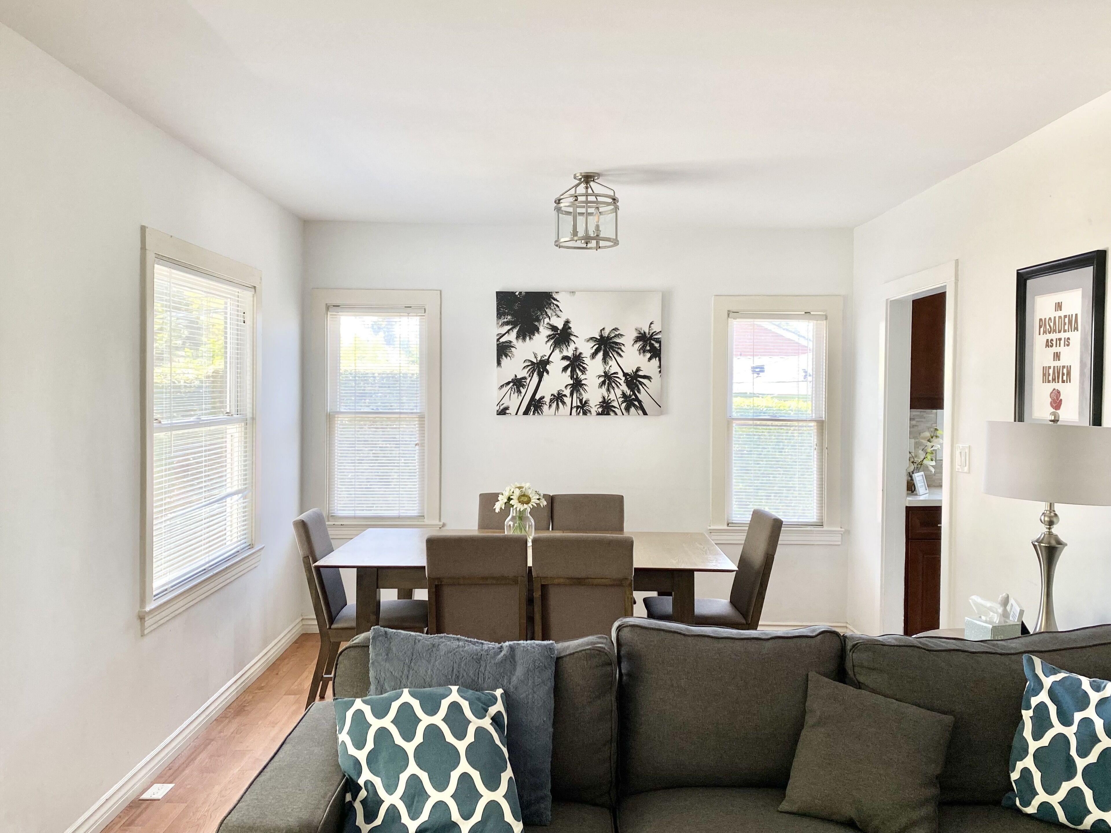 Fit for a King in Pasadena. Free Drinks, Pets. 