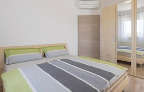 3 dormitorios, caja fuerte, cuna de viaje y wifi gratis