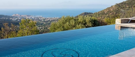 Piscine extérieure, piscine chauffée