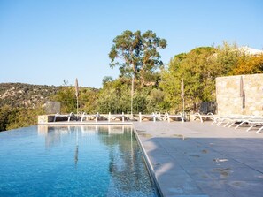 Piscina all'aperto, una piscina riscaldata