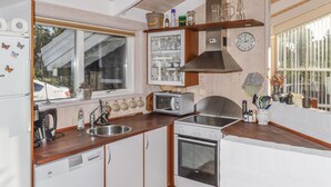 Kaffetrakter/tekoker, kjøleskap, mikrobølgeovn og kokeplater