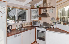 Køleskab, mikrobølgeovn, kogeplade, opvaskemaskine