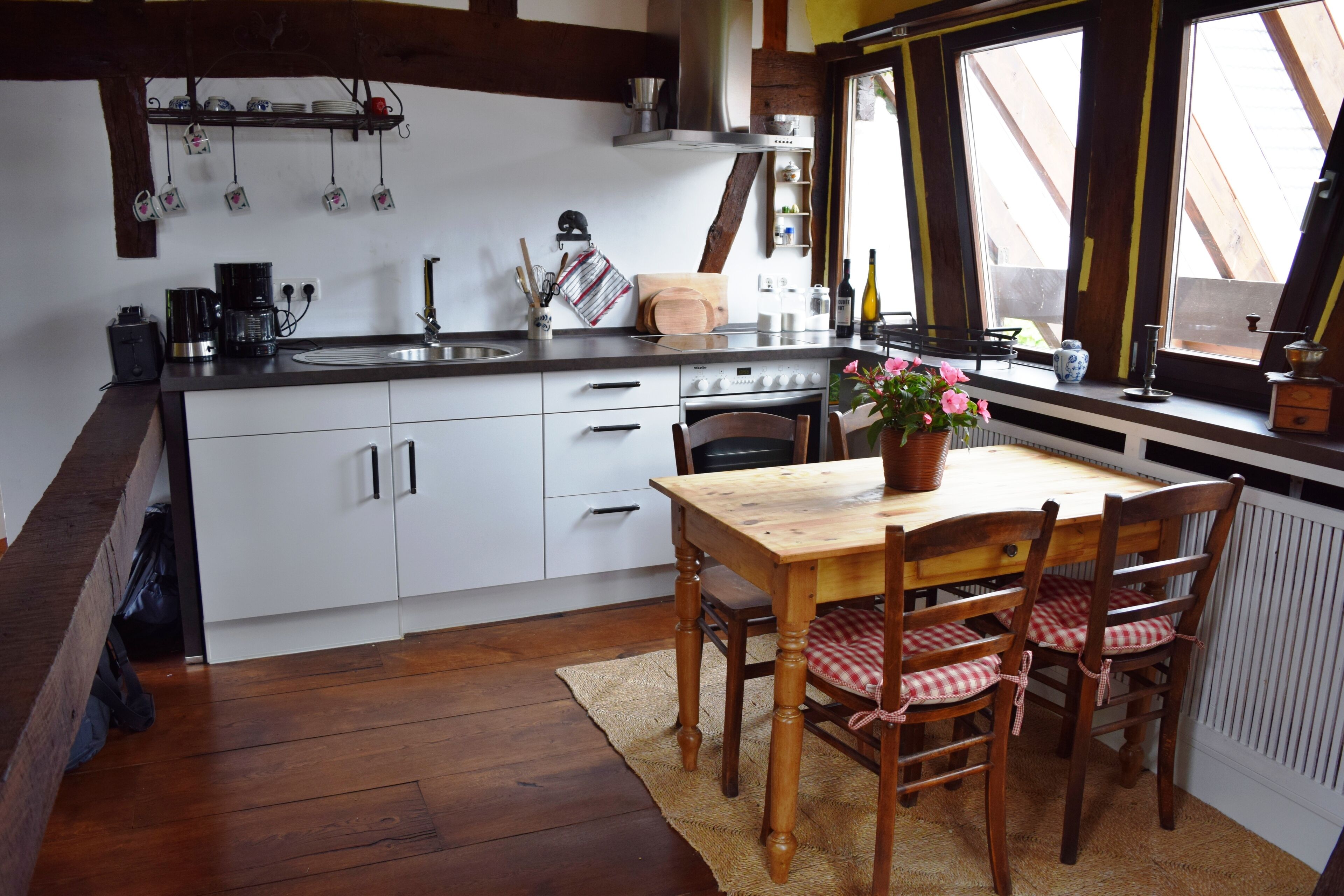 Magical loft apartment in a historic country house for 2 people. idyllic garden