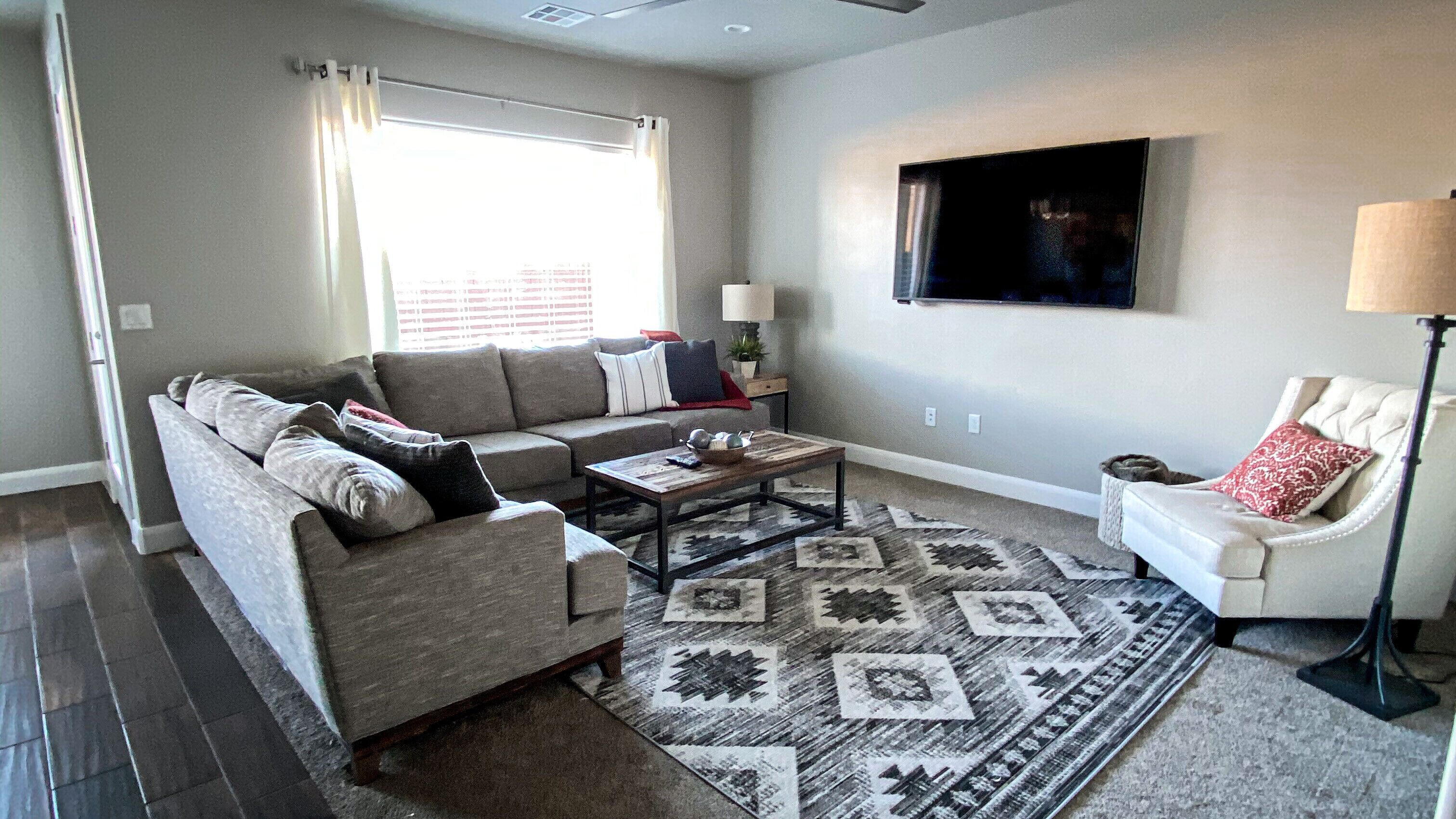 Zion Village Retreat *POOL is OPEN *PORCH VIEWS, SLEEPS 11