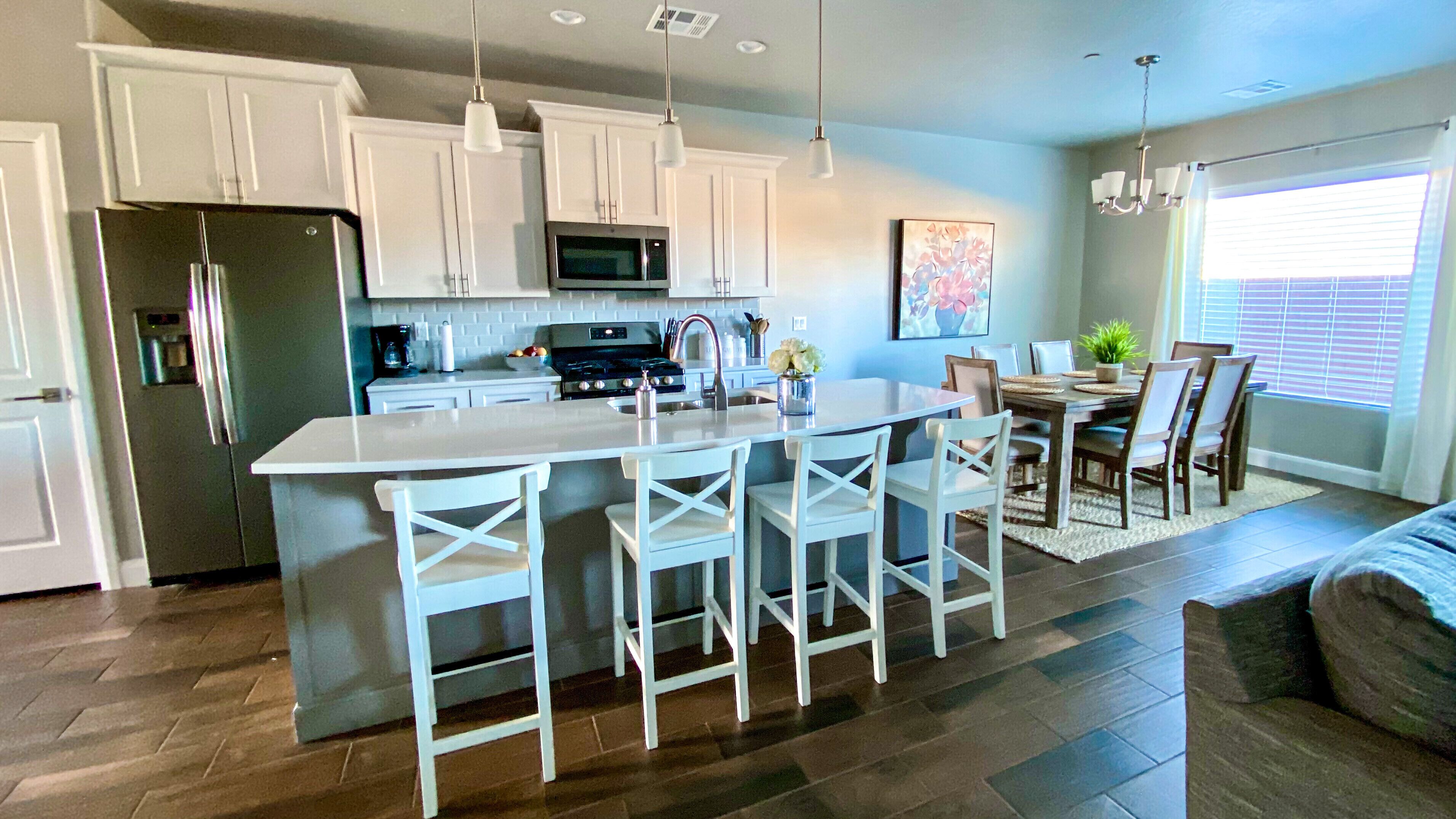 Zion Village Retreat *POOL is OPEN *PORCH VIEWS, SLEEPS 11