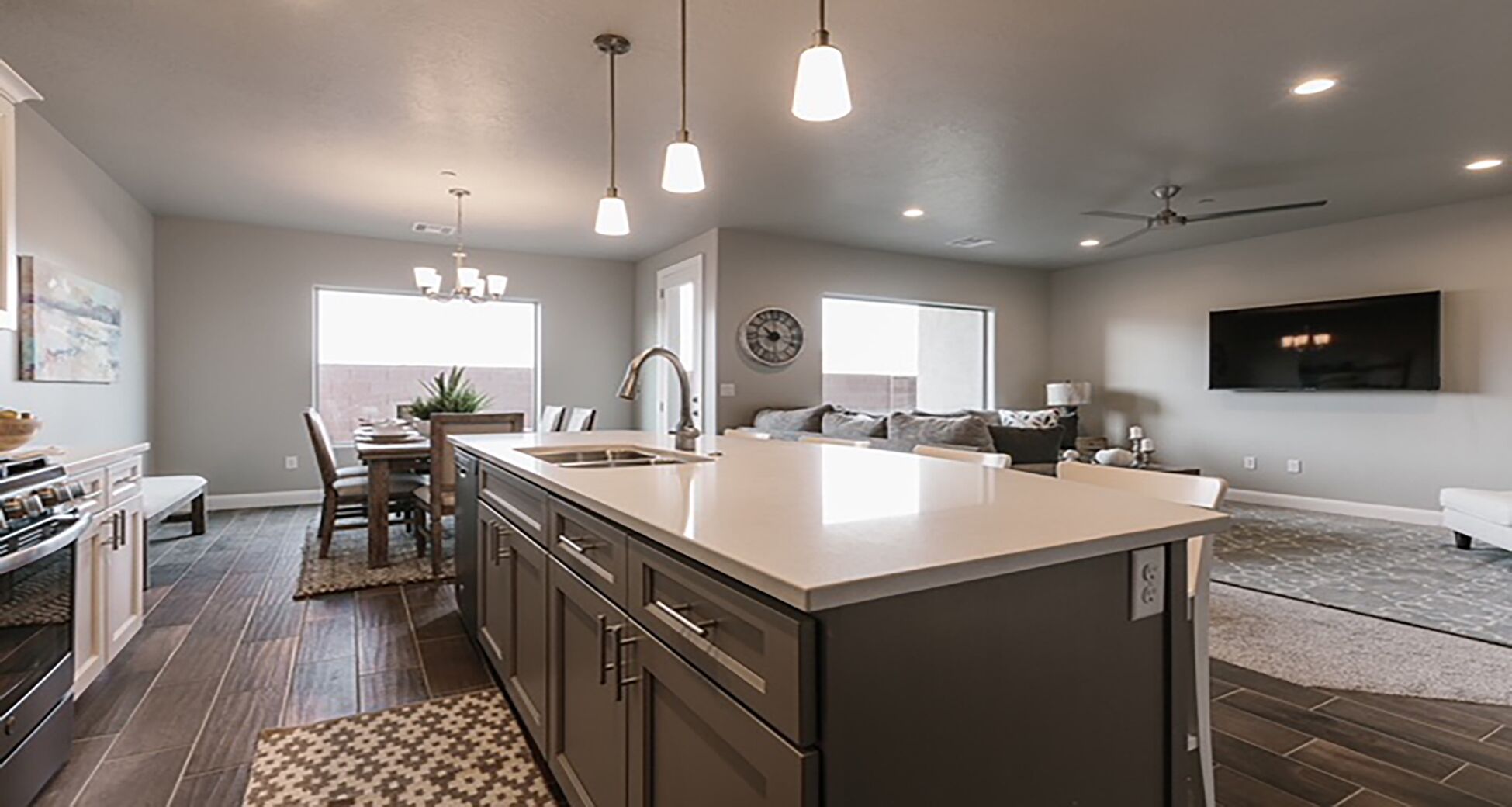 Zion Village Retreat *POOL is OPEN *PORCH VIEWS, SLEEPS 11