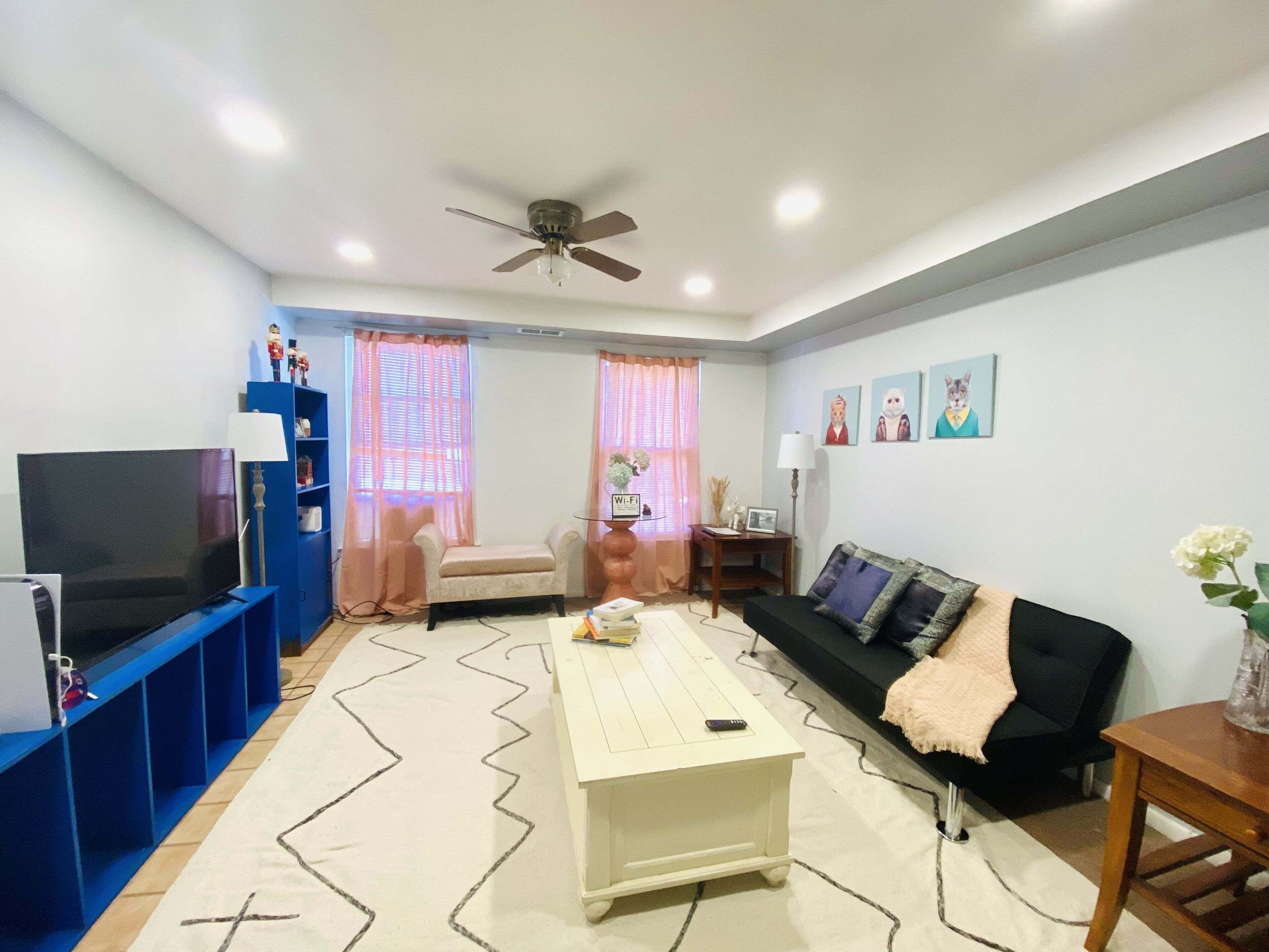 Artist in the Barn - Artsy 2BR Apartment w Parking near Airport