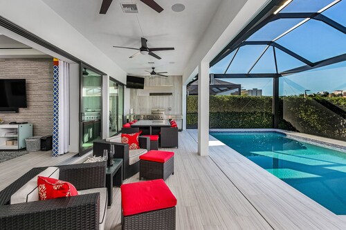 BEACH & RESTAURANTS 5 MIN WALK HEATED POOL OUTDOOR KITCHEN GOURMET KITCHEN