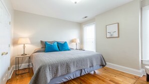 4 bedrooms, iron/ironing board, free WiFi, bed sheets