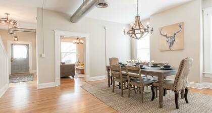 Historic Downtown Chattanooga Home Sleeps 7 near Riverfront and UTC