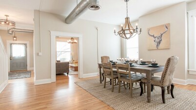 Historic Downtown Chattanooga Home Sleeps 7 near Riverfront and UTC