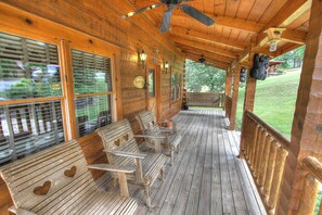 Terrace/patio - Bears Den, Pigeon Forge, Arcade game, Hot Tub (Pigeon Forge)