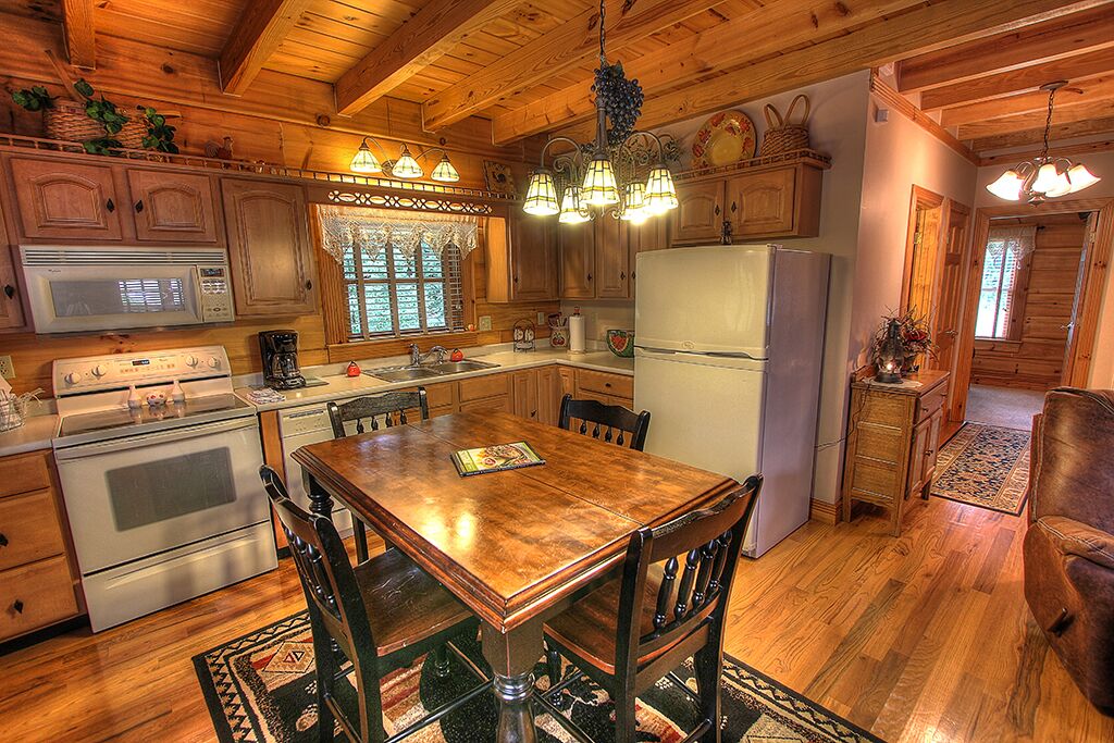 Bears Den, Pigeon Forge, Arcade game, Hot Tub