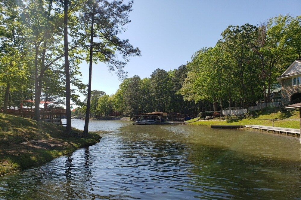 Beautiful Waterfront Home on Lake Gaston with pontoon rental option