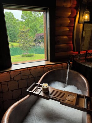 Interior - Private Fishing pond, Firepit, Waterfall, Creek, Grandchildren will love (Sevierville)